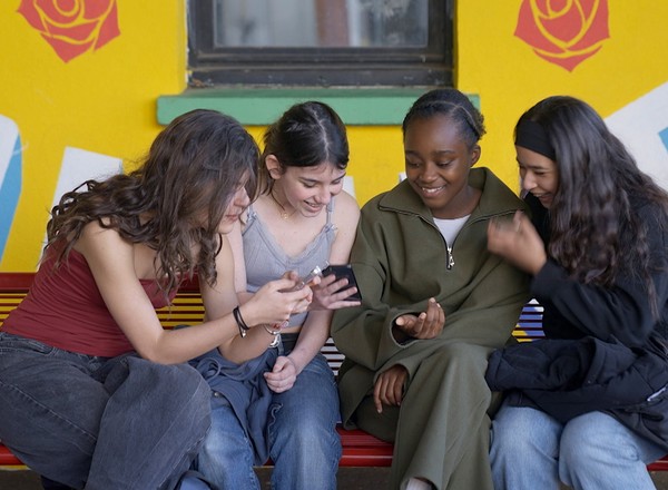 DÉTECTEURS DE MYTHOS : À L'ATTAQUE DES FAKE NEWS